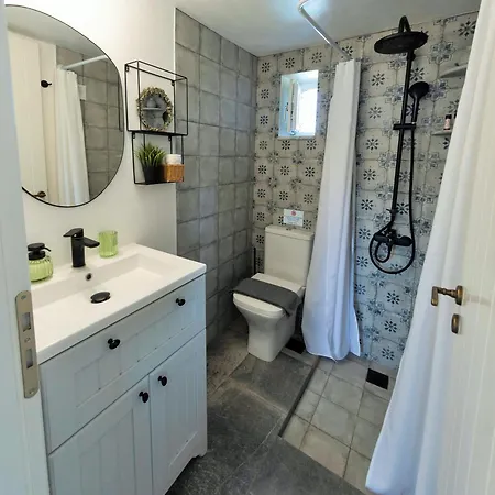 The Old Barn, Paros Naousa